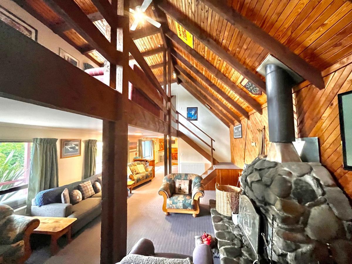 Adventure Lodge And Motels And Tongariro Crossing Track Transport Нашенал-Парк Екстер'єр фото