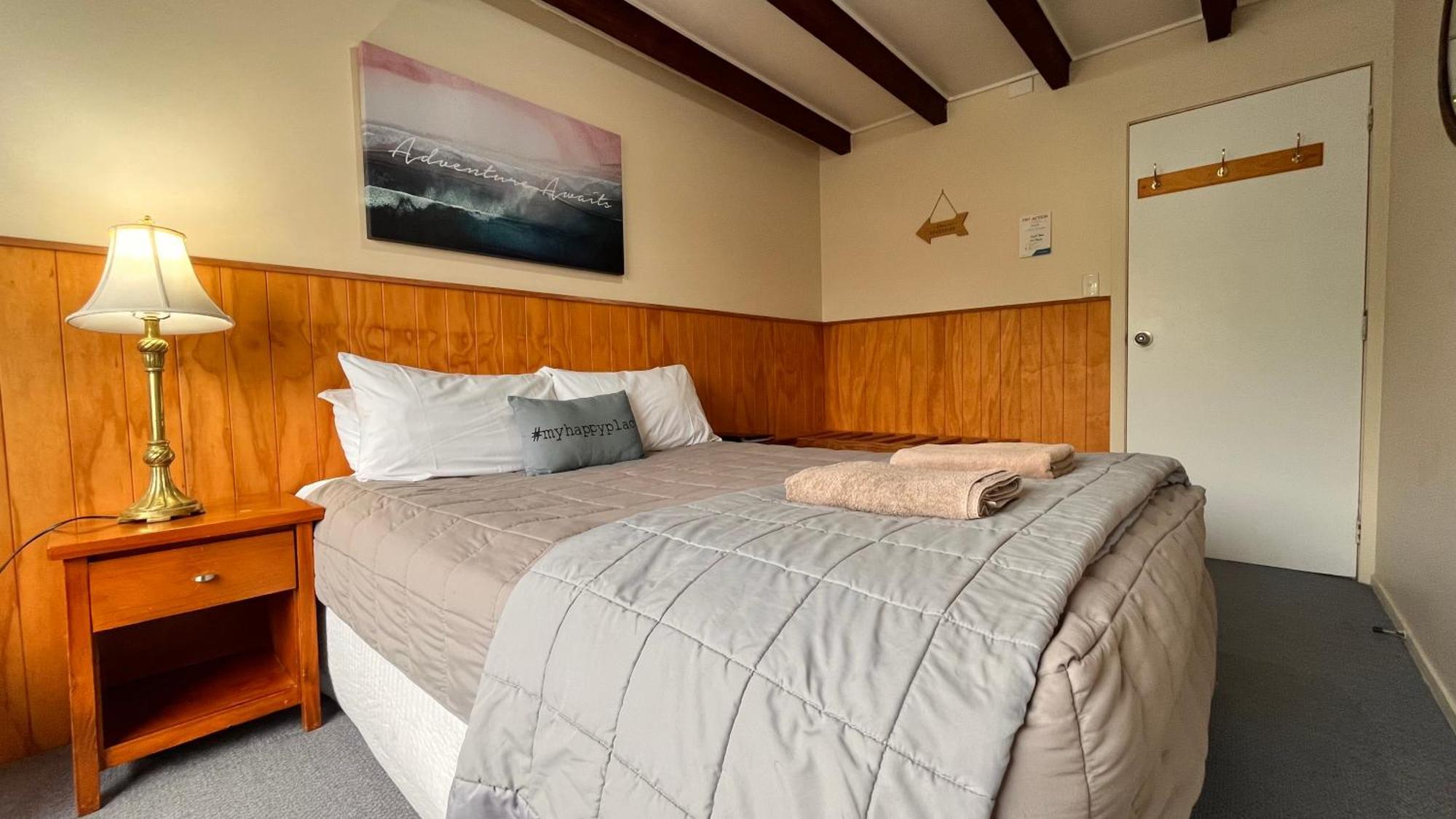 Adventure Lodge And Motels And Tongariro Crossing Track Transport Нашенал-Парк Екстер'єр фото