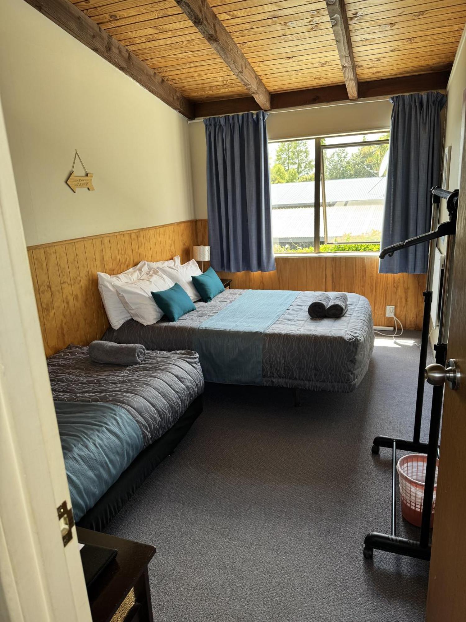 Adventure Lodge And Motels And Tongariro Crossing Track Transport Нашенал-Парк Екстер'єр фото