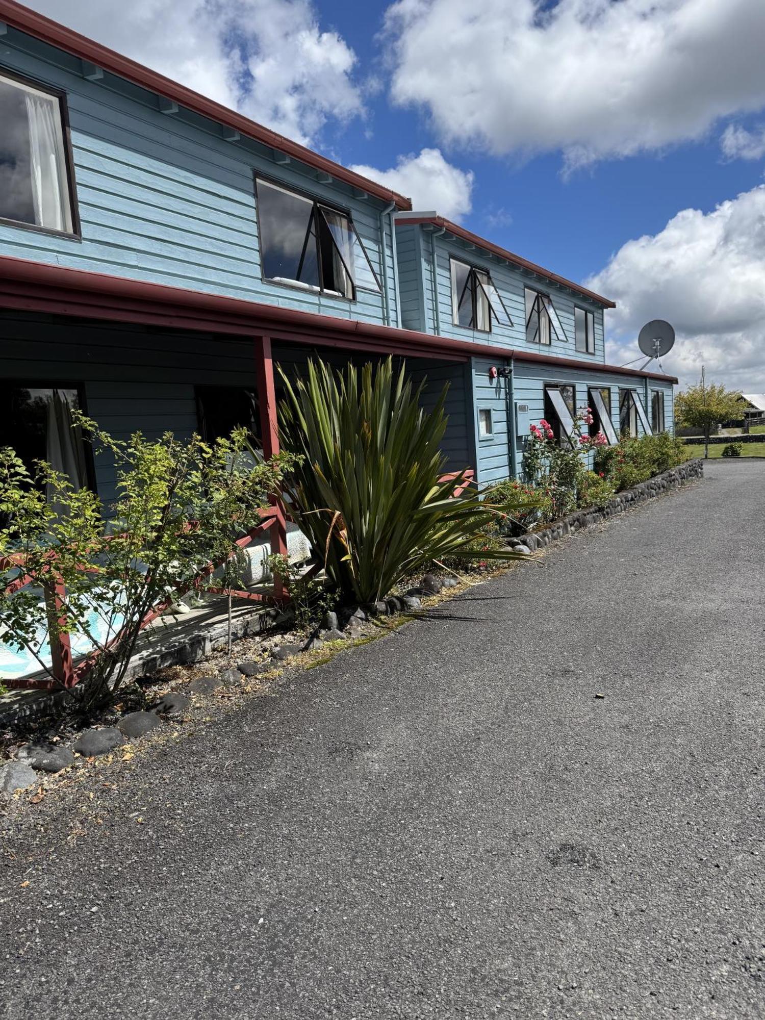 Adventure Lodge And Motels And Tongariro Crossing Track Transport Нашенал-Парк Екстер'єр фото