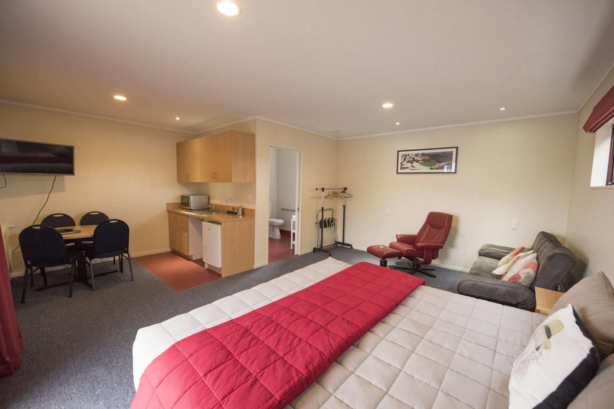 Adventure Lodge And Motels And Tongariro Crossing Track Transport Нашенал-Парк Екстер'єр фото