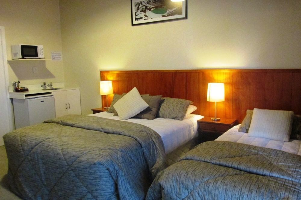 Adventure Lodge And Motels And Tongariro Crossing Track Transport Нашенал-Парк Екстер'єр фото