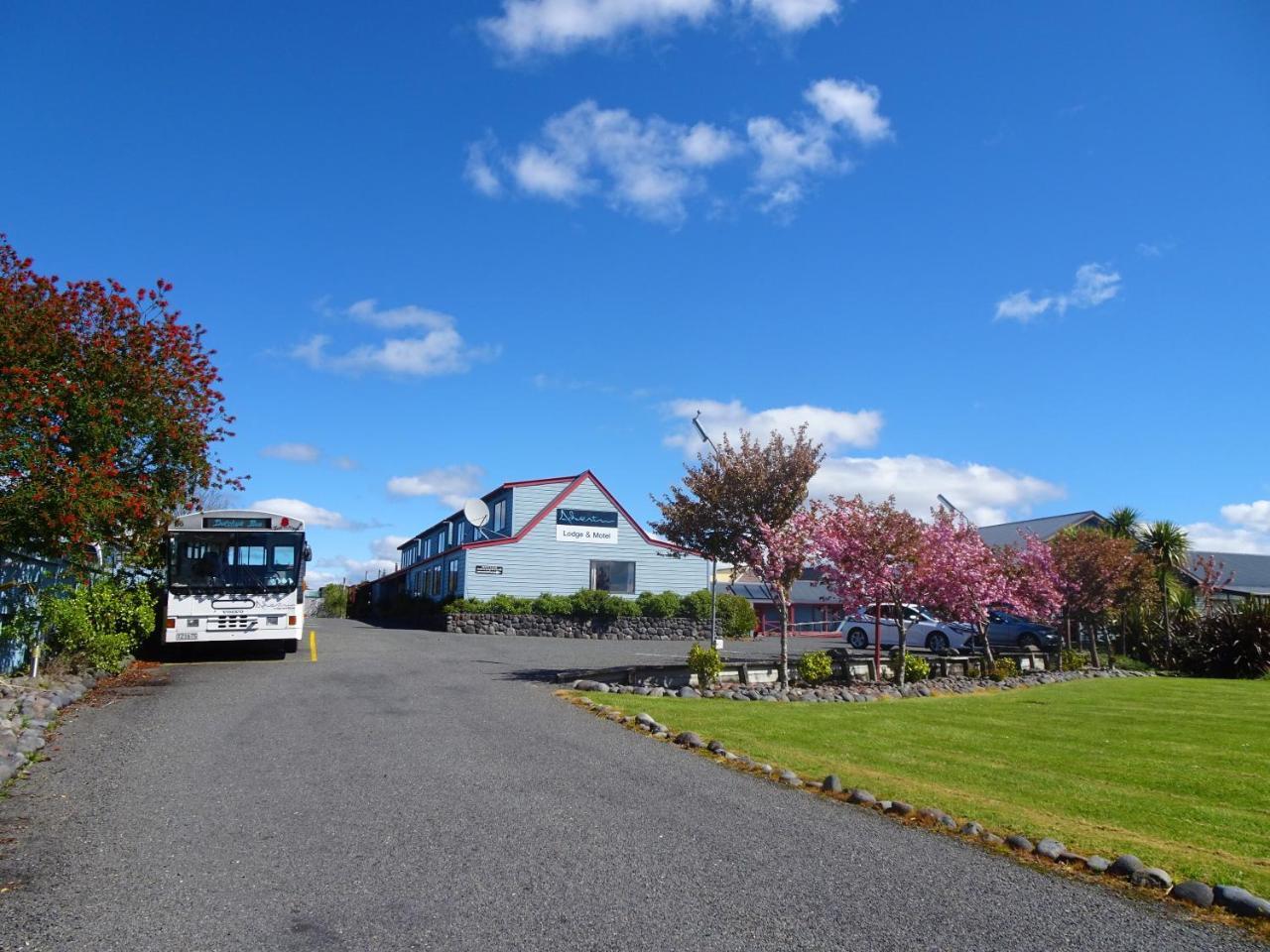 Adventure Lodge And Motels And Tongariro Crossing Track Transport Нашенал-Парк Екстер'єр фото